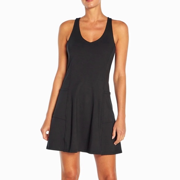 Athletic dress with pockets - Picture 3 of 5